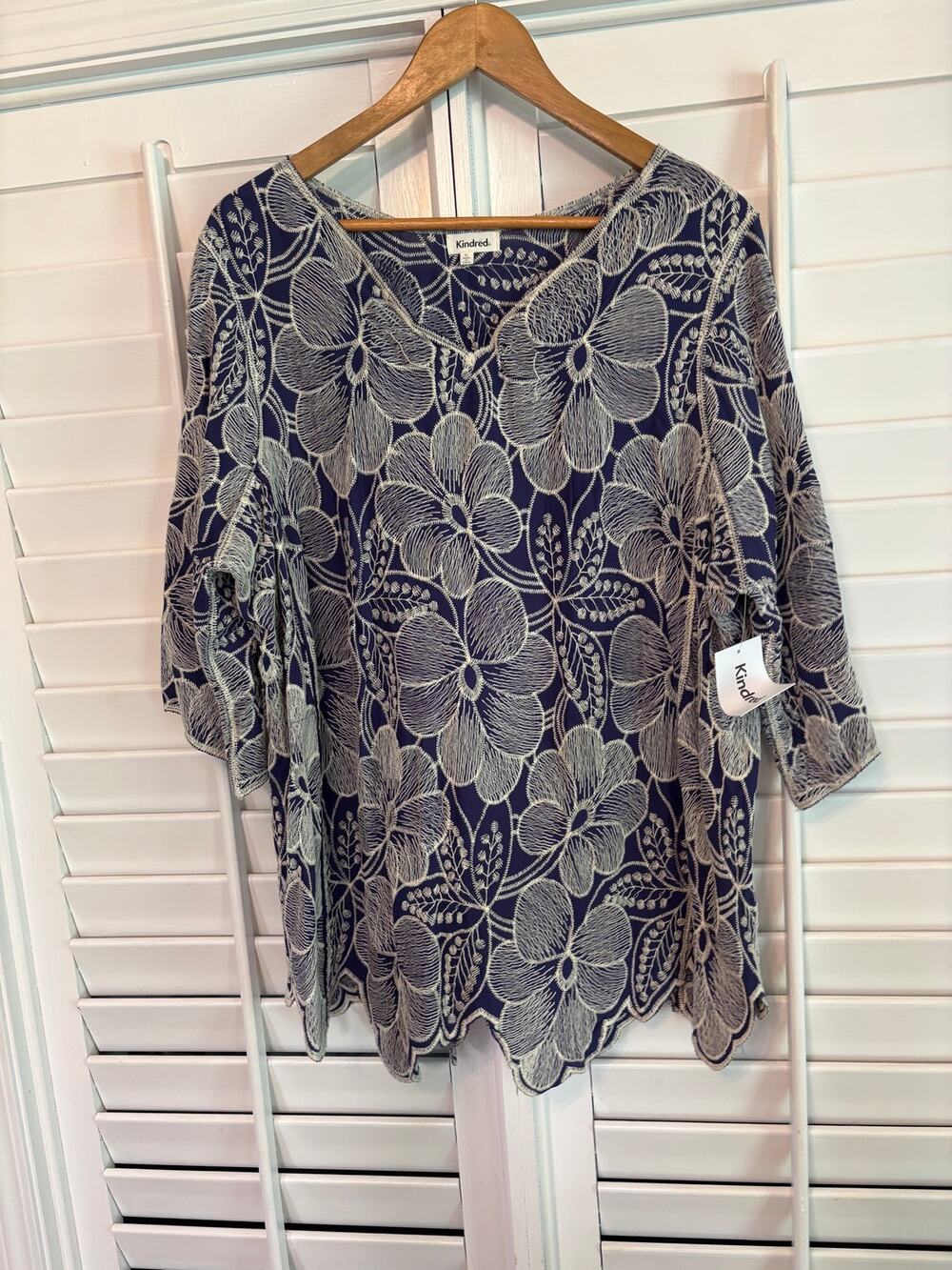 Kindred Navy Floral Embroidered  Top Size‎ 2X